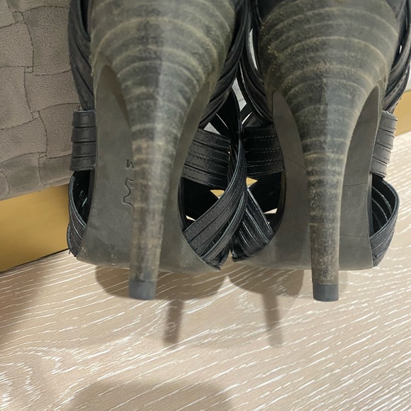 Black Tory Burch Heels 👠 Size 7.5 - Picture 6 of 6